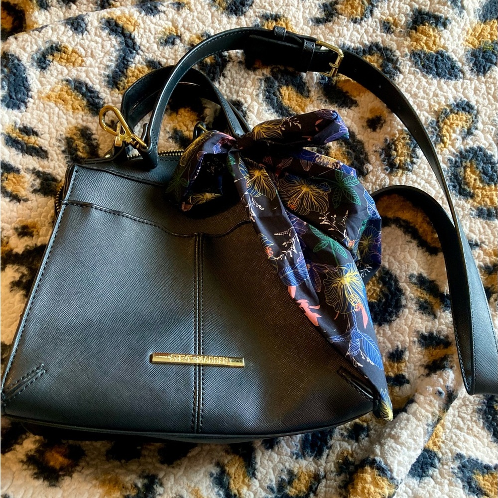STEVE MADDEN BLACK SMALL PURSE WITH SCARF ACCENT AND DETACHABLE STRAP